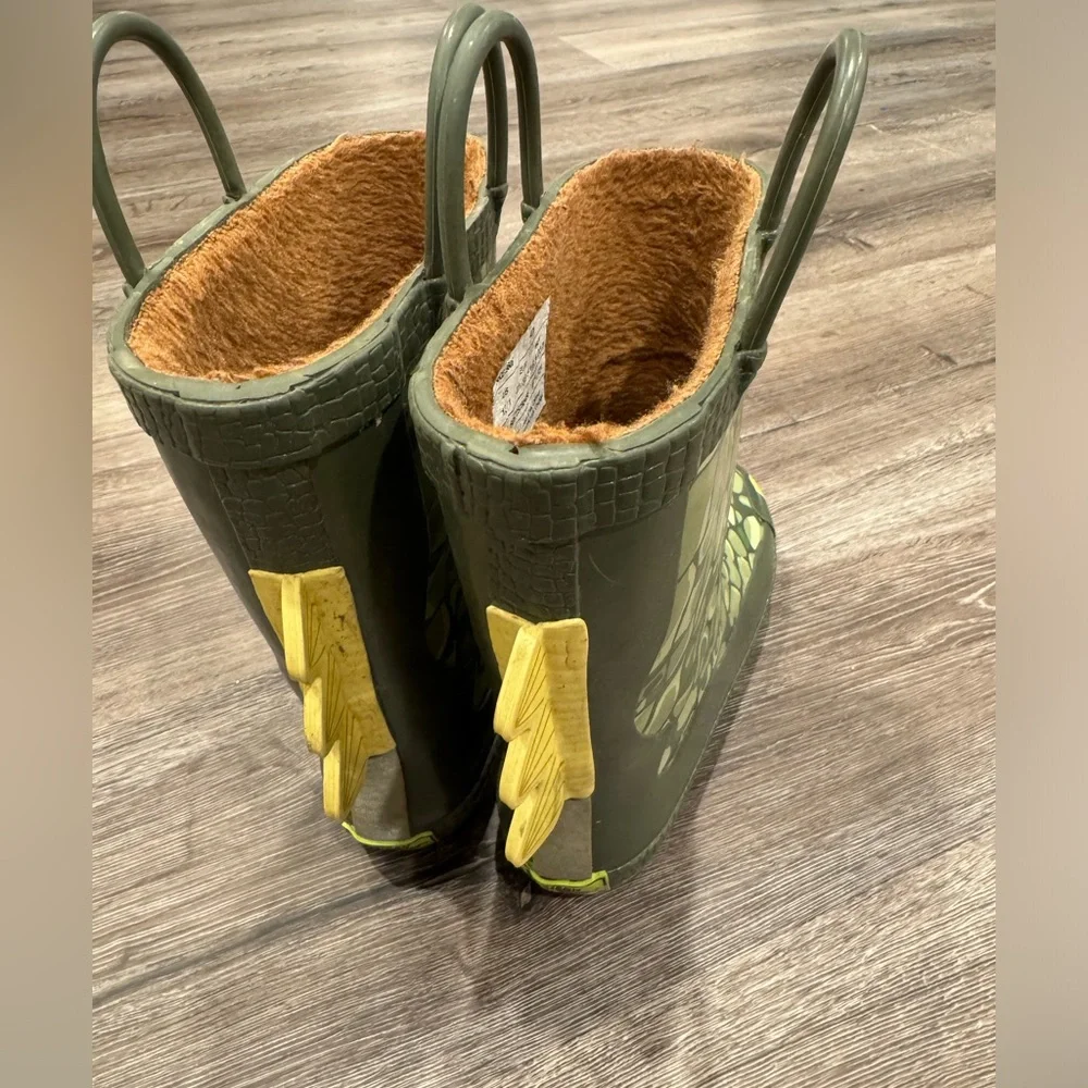 Dinosaur faux fur-lined rain boots, size 13/1